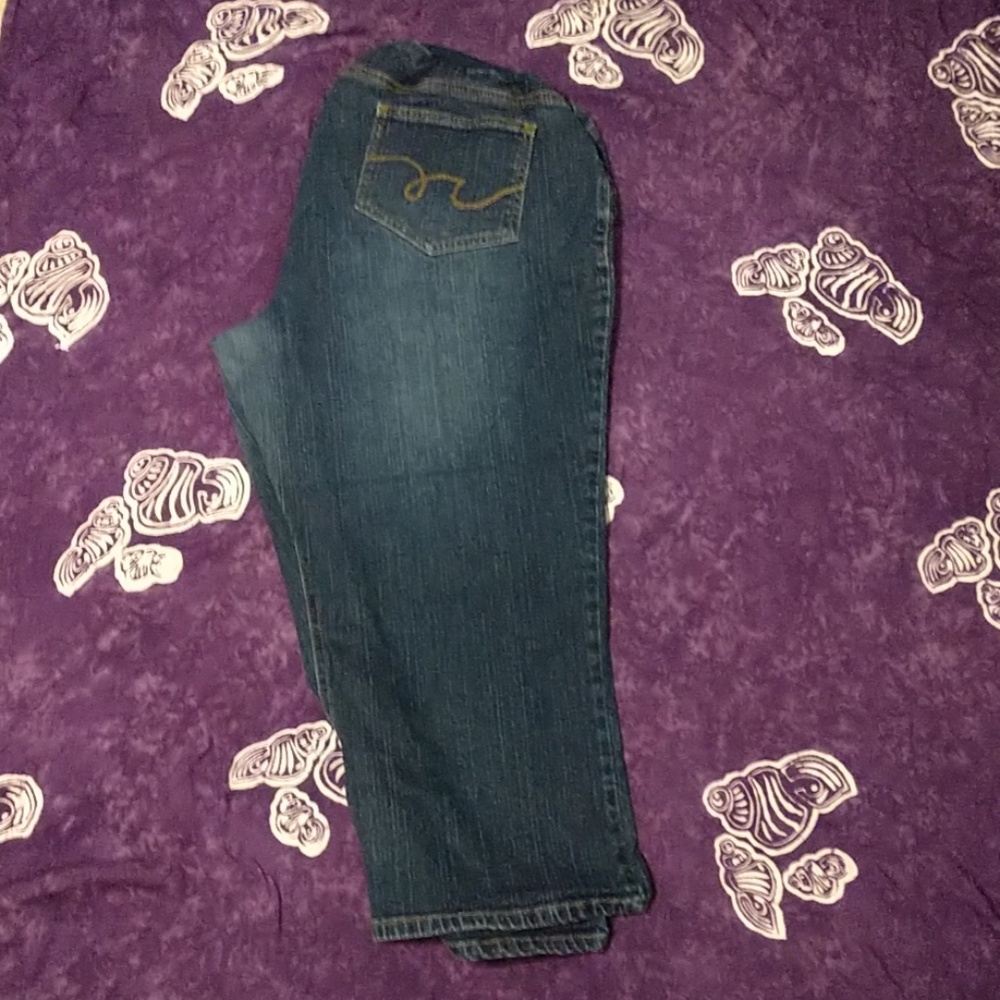 Maternity Capris - Picture 4 of 4